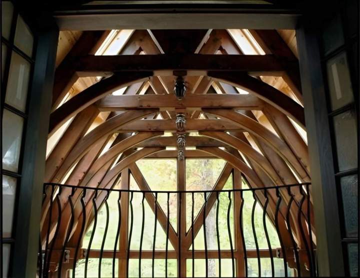 Charpente en bois courbé Granby